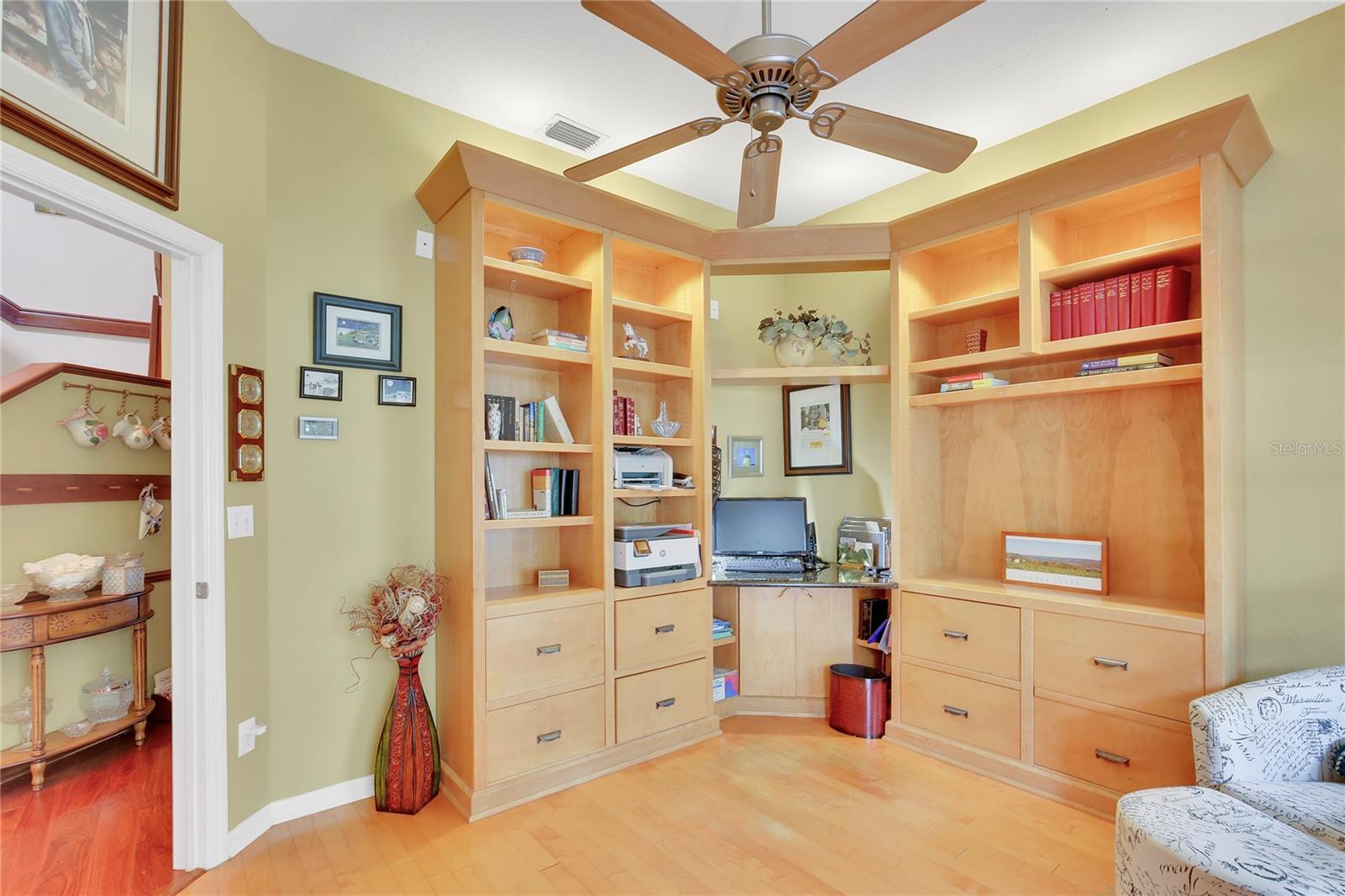 Listing photo id 9 for 2015 Long Branch Lane