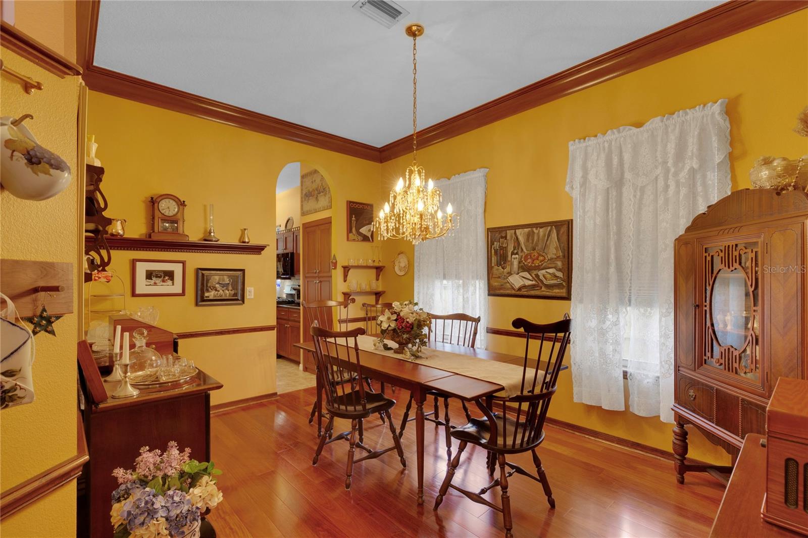 Listing photo id 11 for 2015 Long Branch Lane