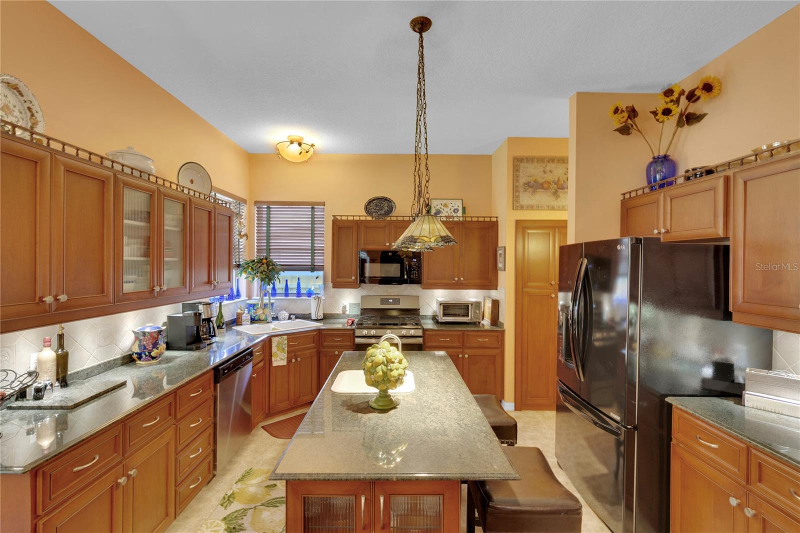 Listing photo id 16 for 2015 Long Branch Lane