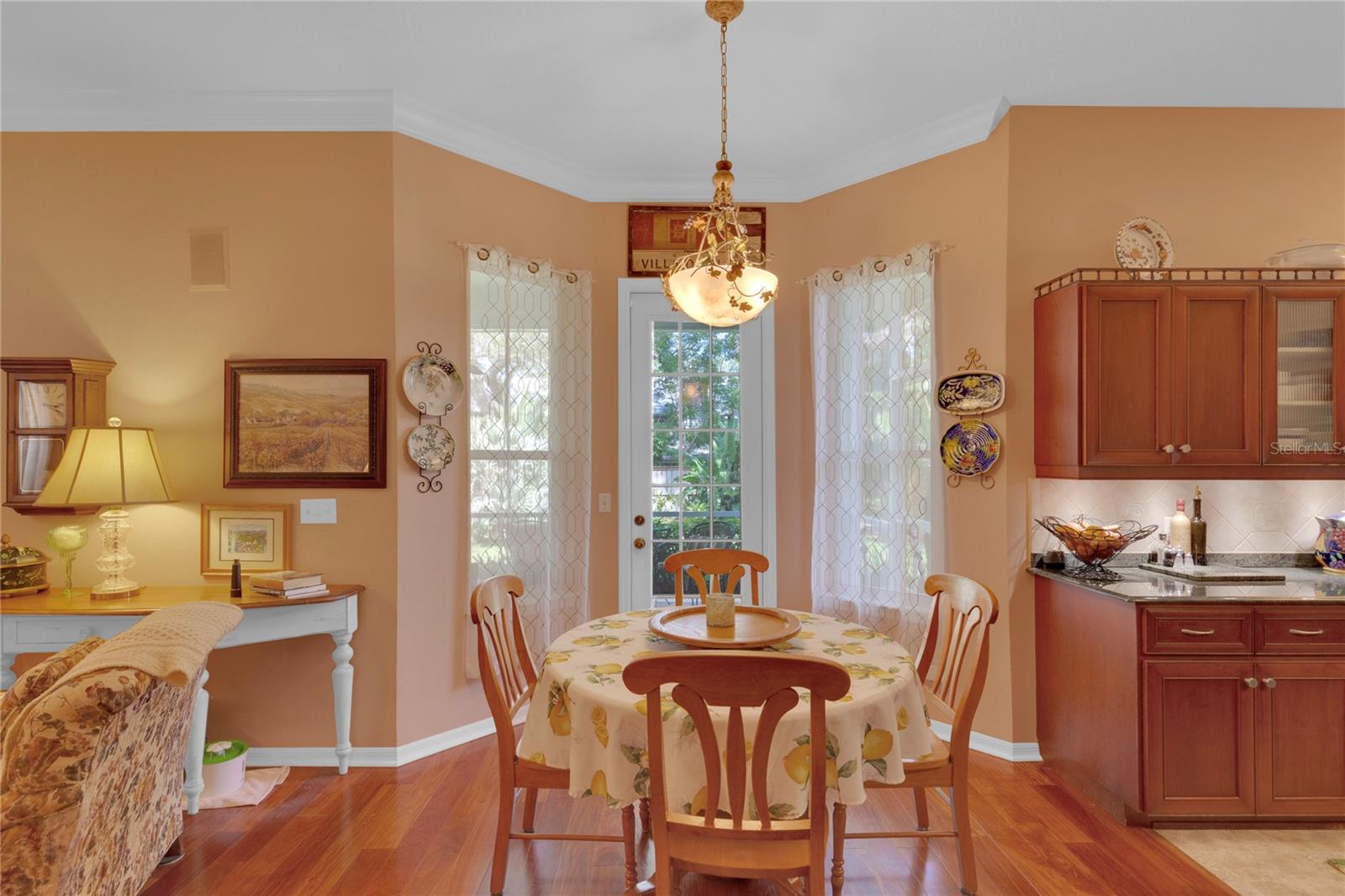 Listing photo id 18 for 2015 Long Branch Lane