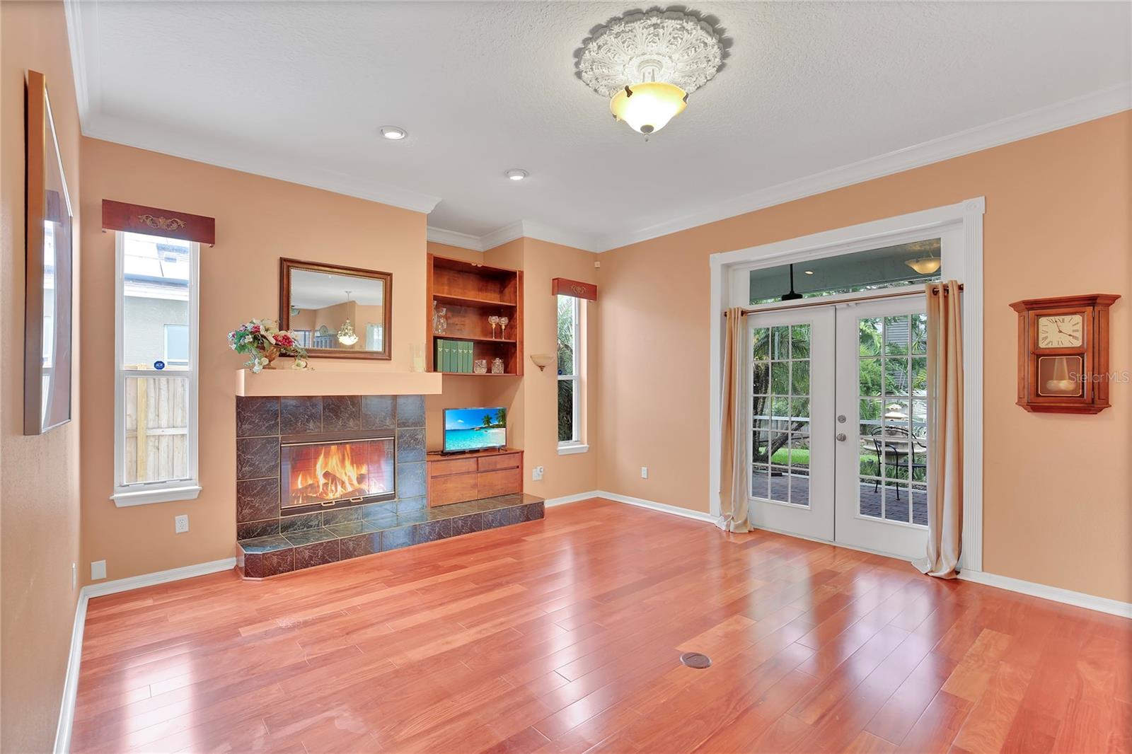 Listing photo id 23 for 2015 Long Branch Lane