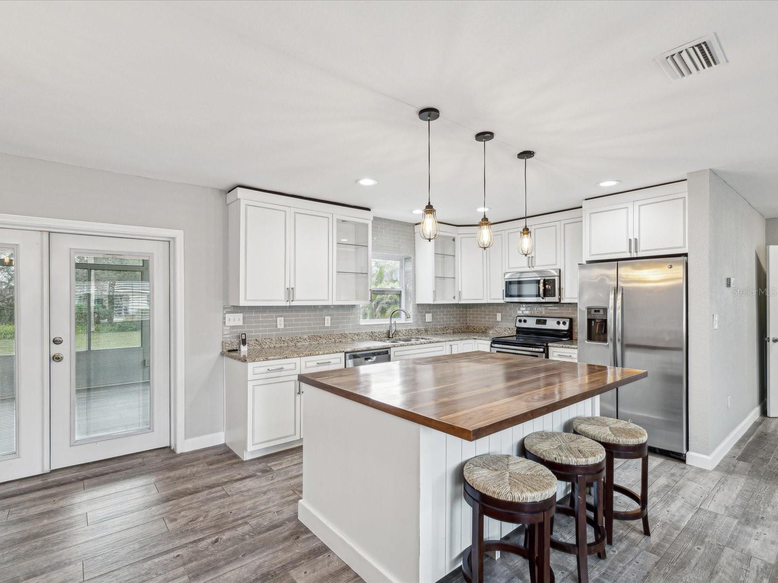 Image 11 of 67 For 605 Gardenia Street