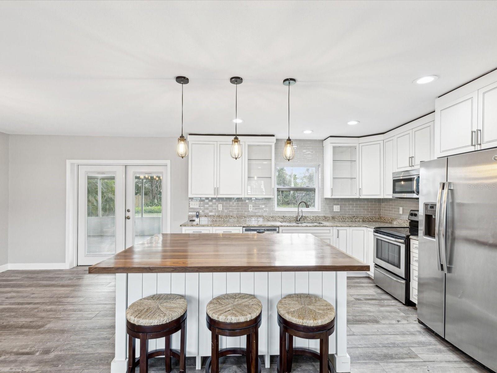 Image 12 of 67 For 605 Gardenia Street