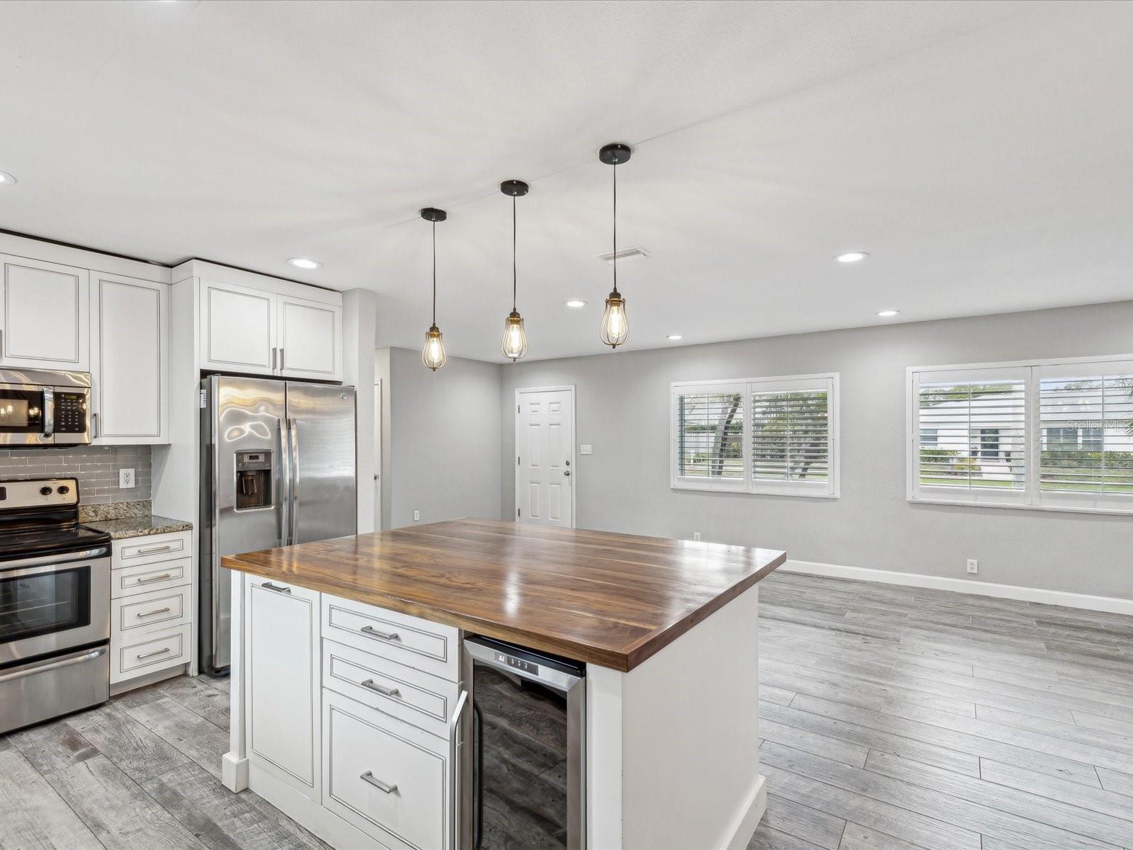 Image 13 of 67 For 605 Gardenia Street