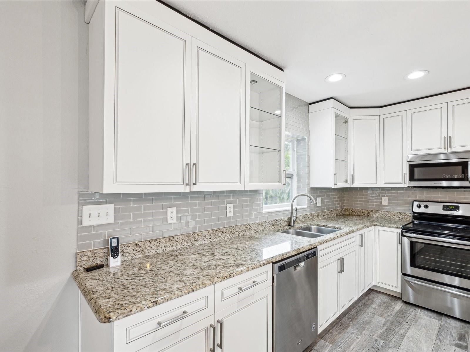 Image 14 of 67 For 605 Gardenia Street
