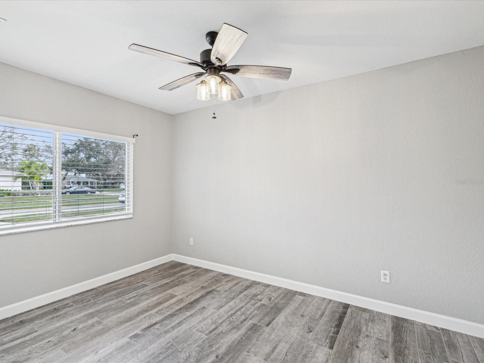 Image 18 of 67 For 605 Gardenia Street
