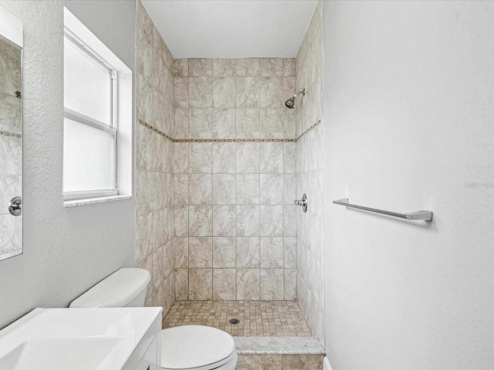 Image 20 of 67 For 605 Gardenia Street