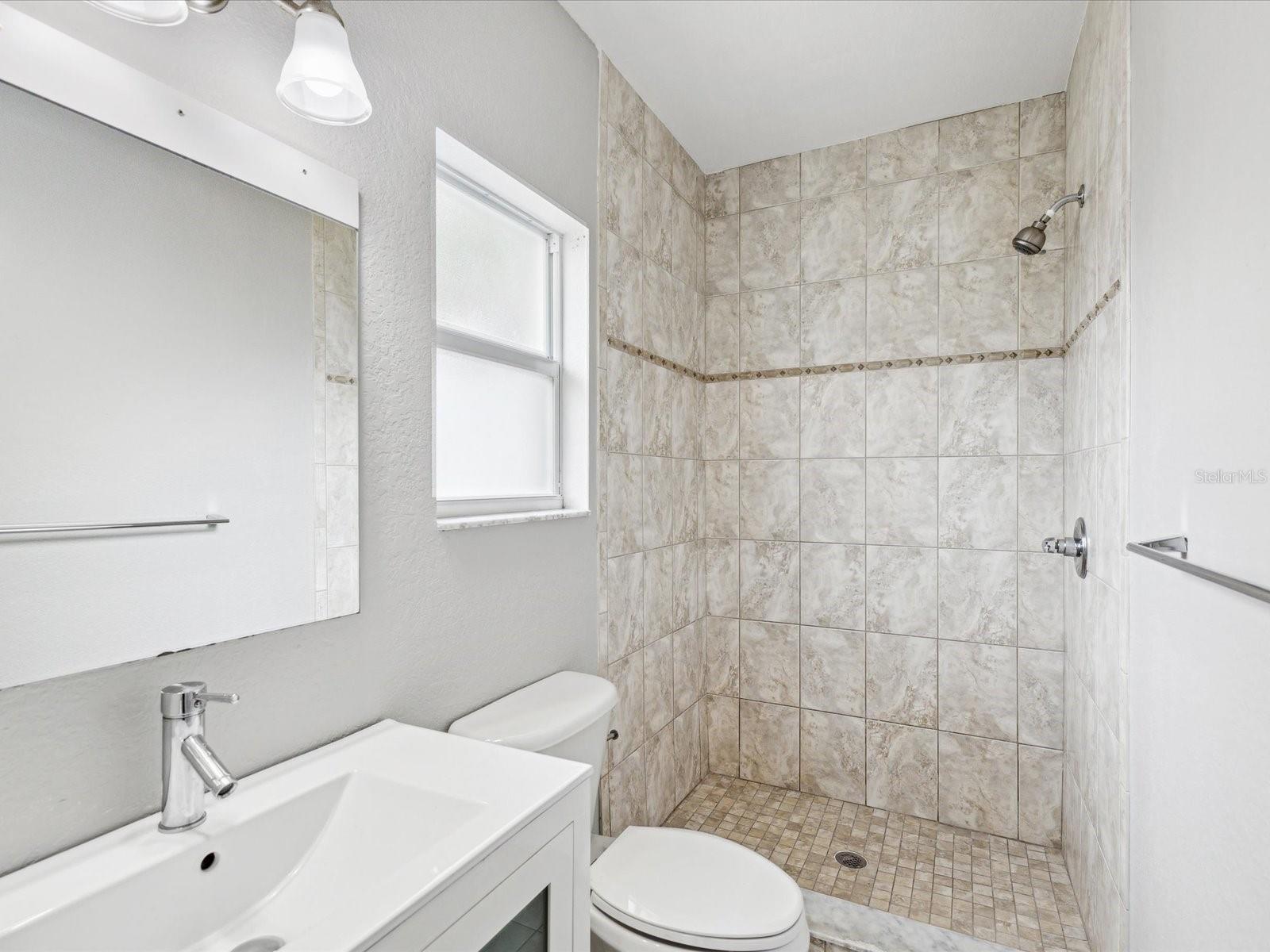 Image 21 of 67 For 605 Gardenia Street