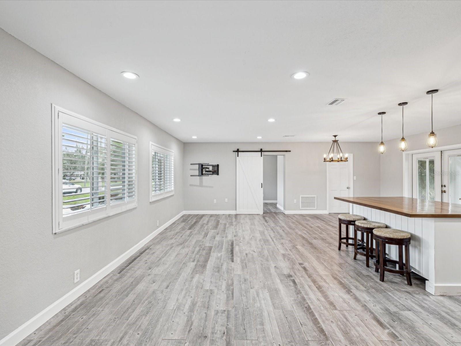 Image 3 of 67 For 605 Gardenia Street