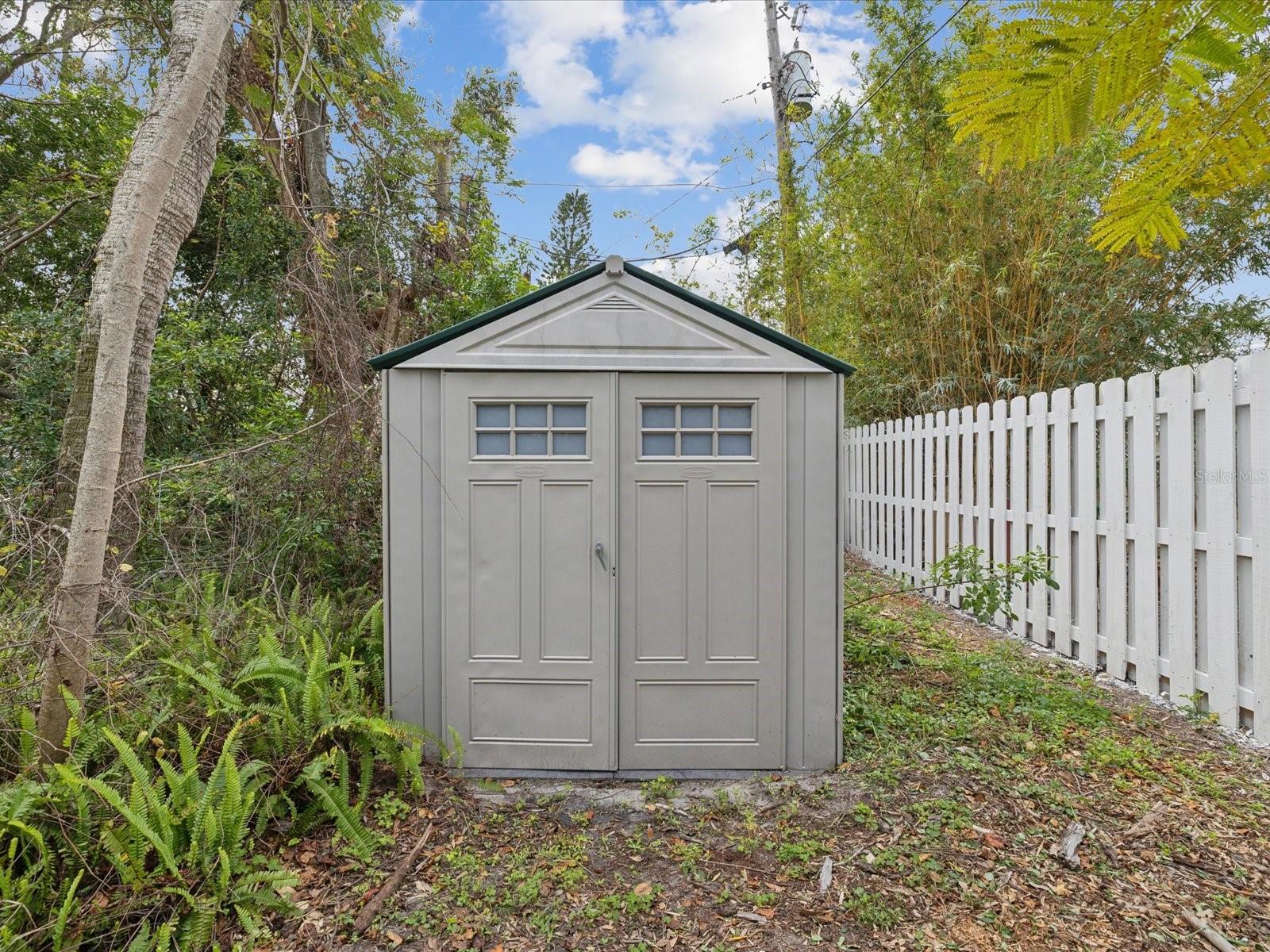 Image 32 of 67 For 605 Gardenia Street