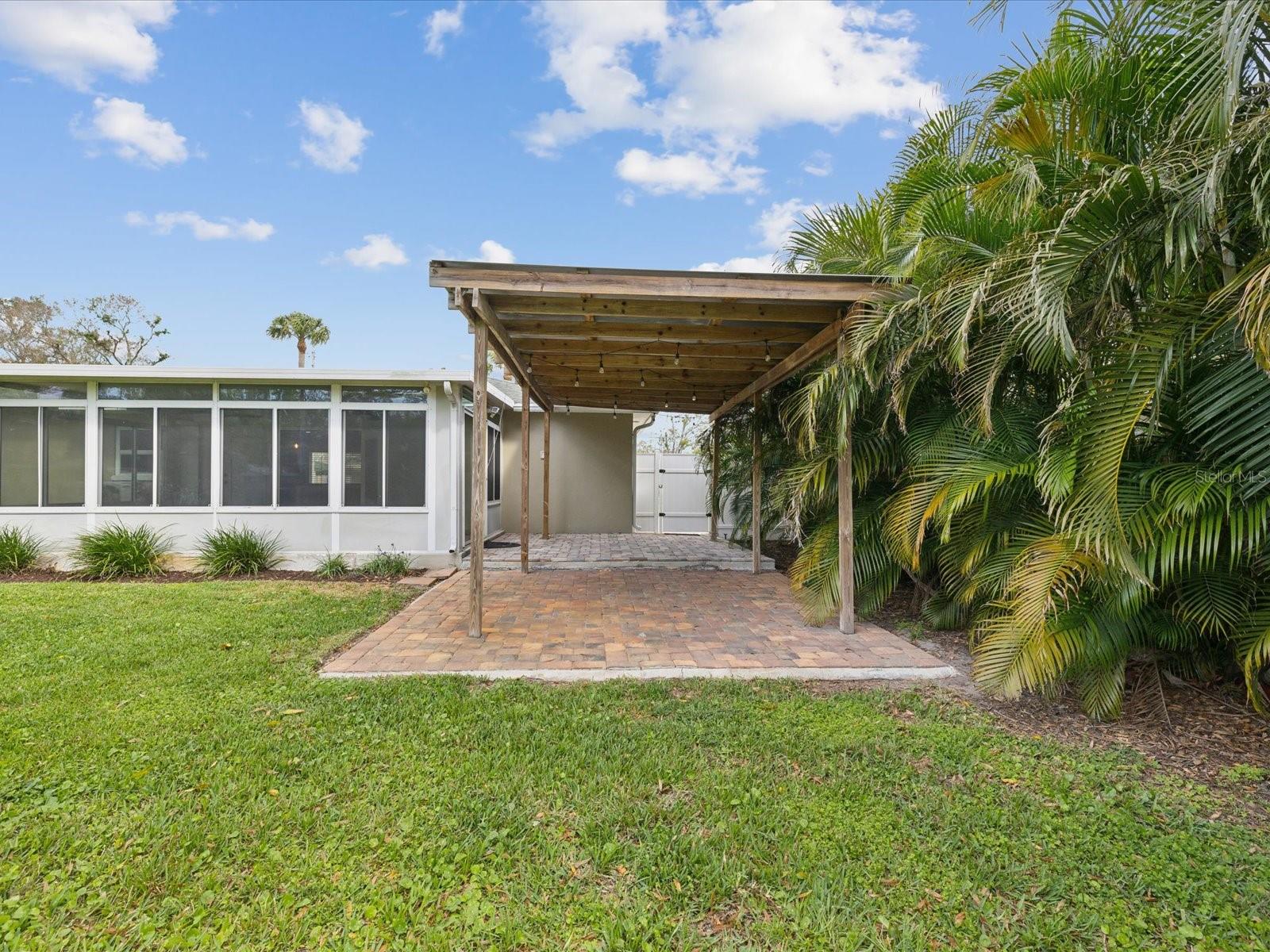 Image 34 of 67 For 605 Gardenia Street