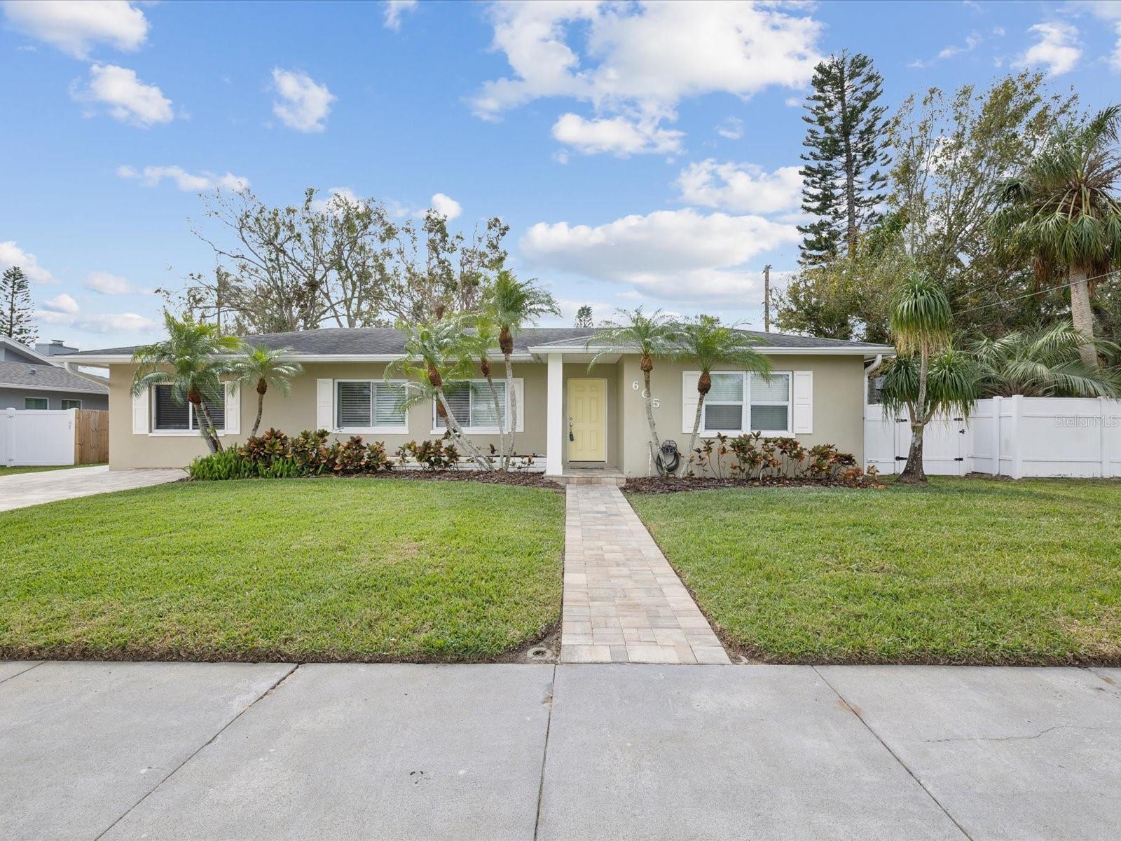 Image 35 of 67 For 605 Gardenia Street