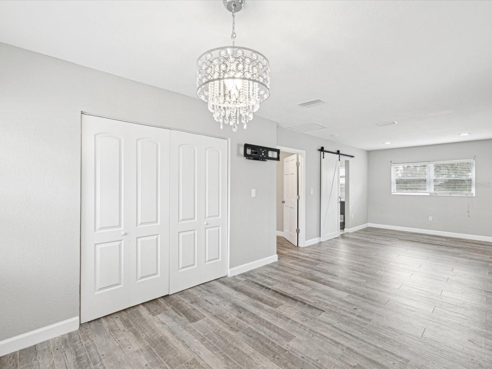 Image 4 of 67 For 605 Gardenia Street