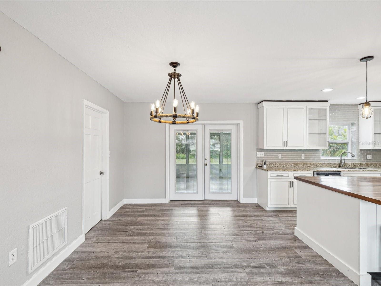 Image 5 of 67 For 605 Gardenia Street