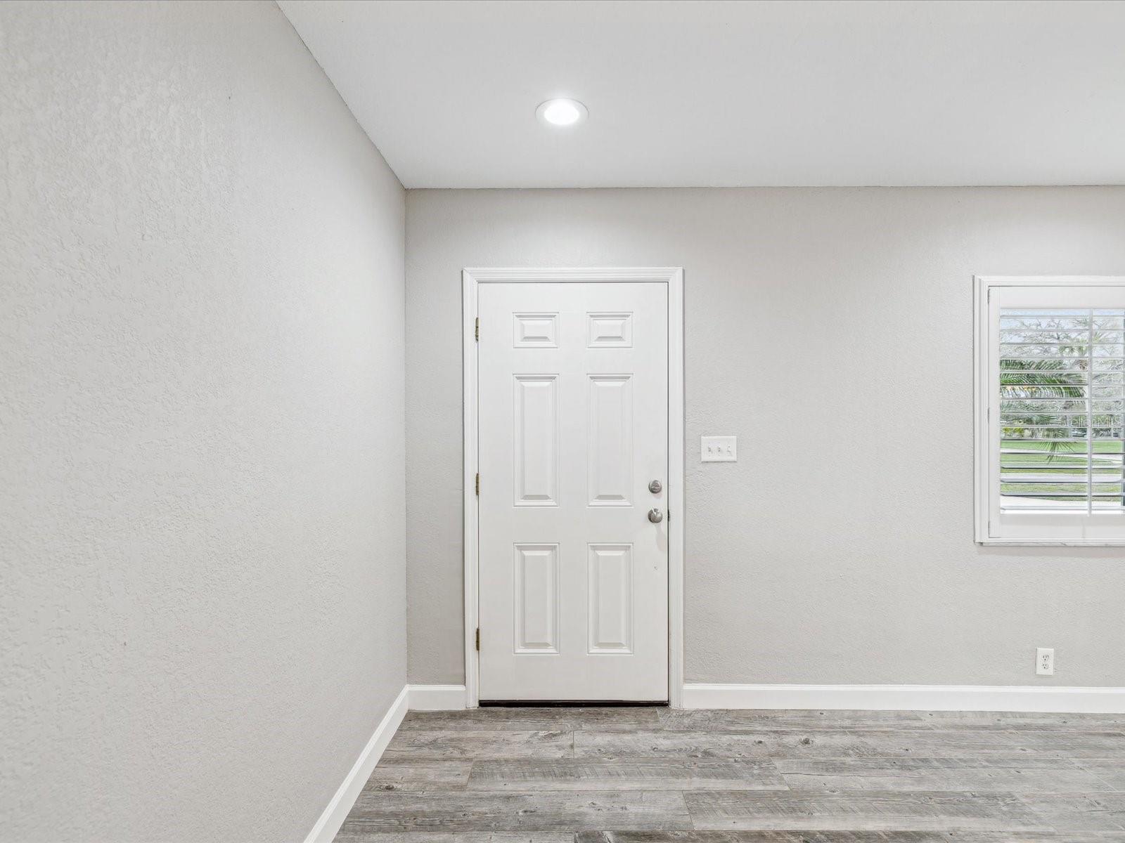 Image 6 of 67 For 605 Gardenia Street
