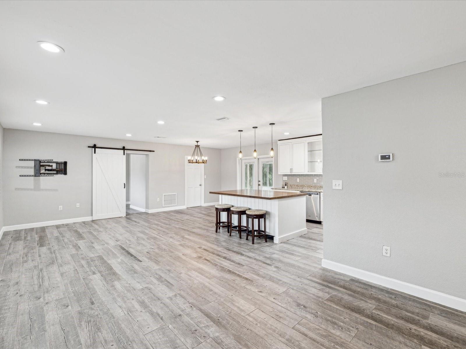 Image 7 of 67 For 605 Gardenia Street