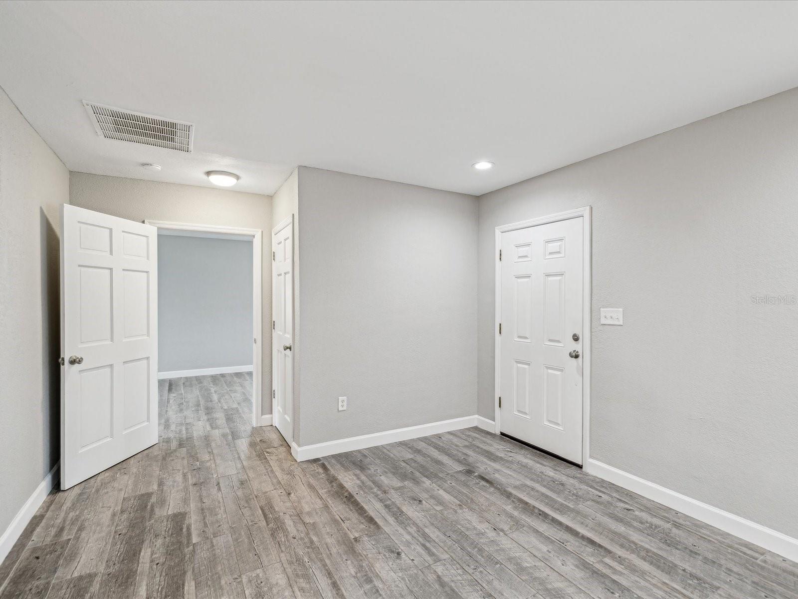 Image 8 of 67 For 605 Gardenia Street