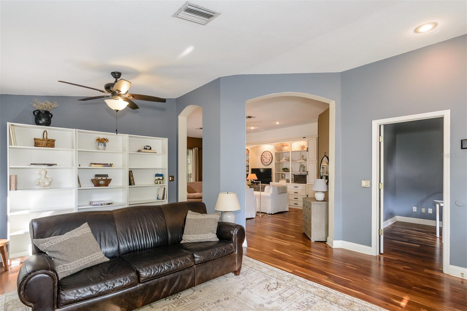 Image 10 of 76 For 5619 Essex Court