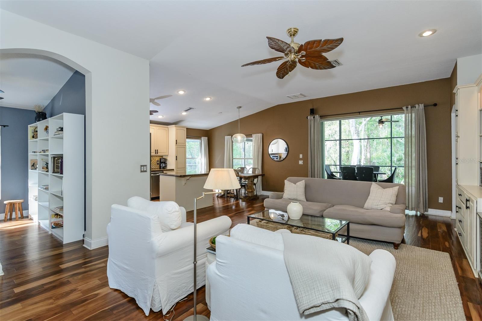 Image 17 of 76 For 5619 Essex Court
