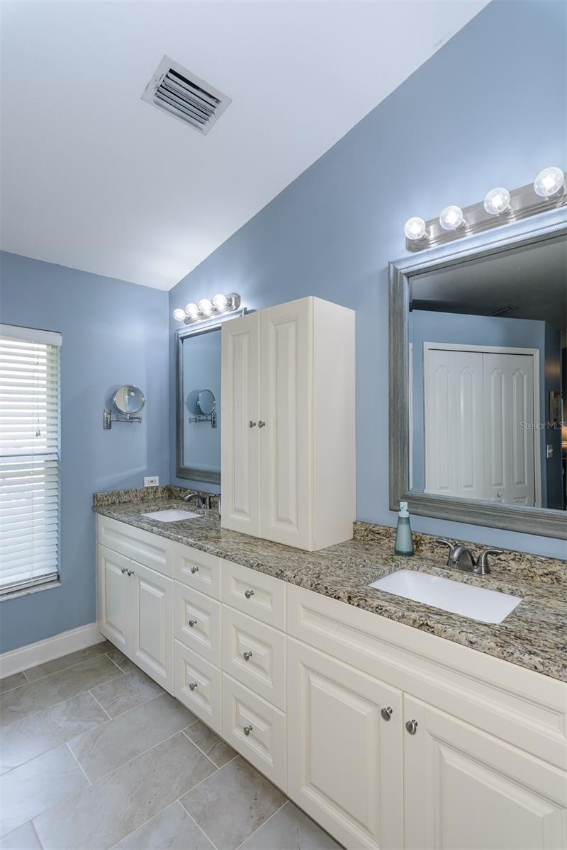 Image 33 of 76 For 5619 Essex Court