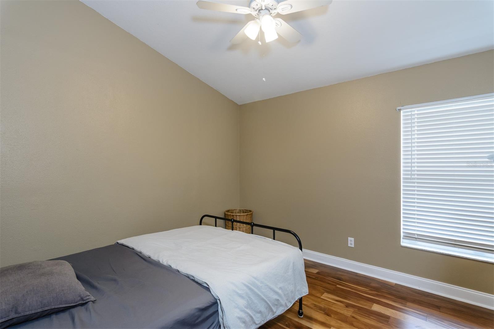 Image 37 of 76 For 5619 Essex Court