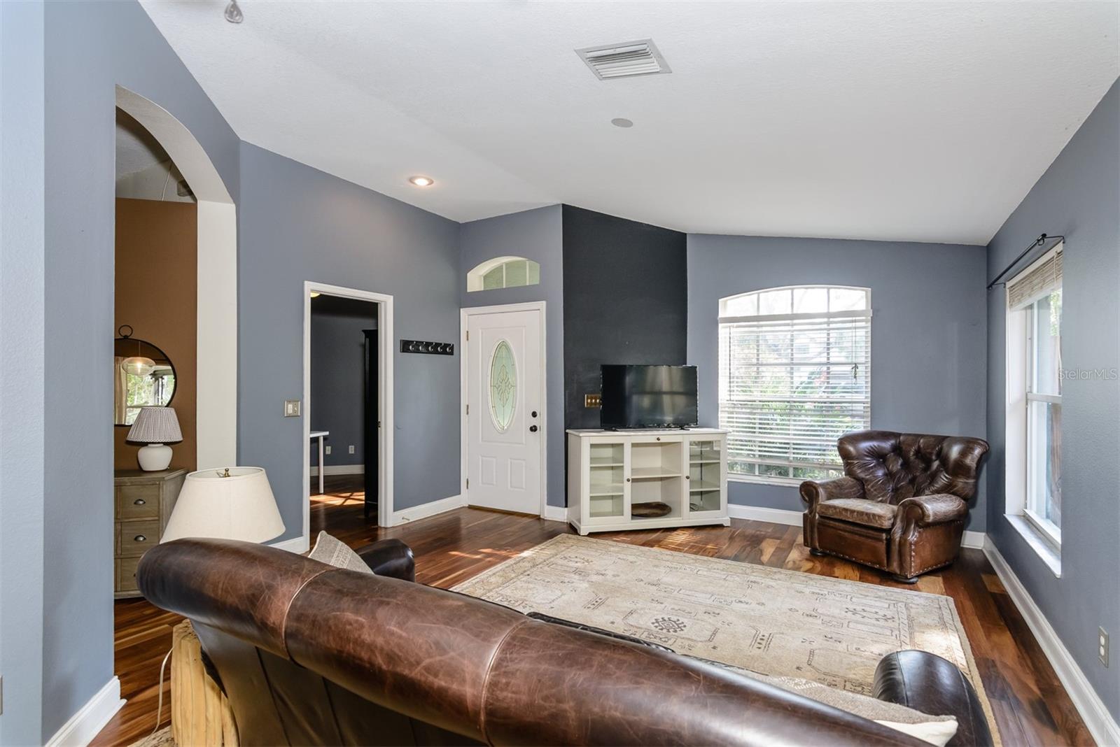 Image 9 of 76 For 5619 Essex Court