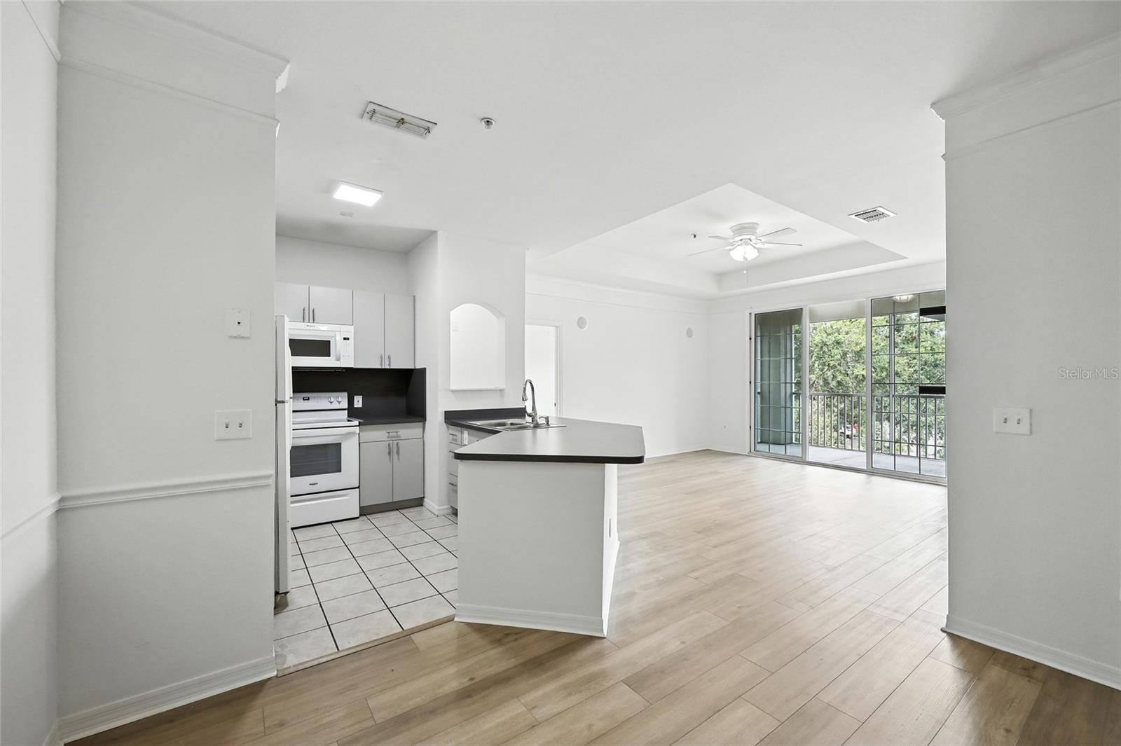 Image 23 of 39 For 3209 Parkchester Square Boulevard 302