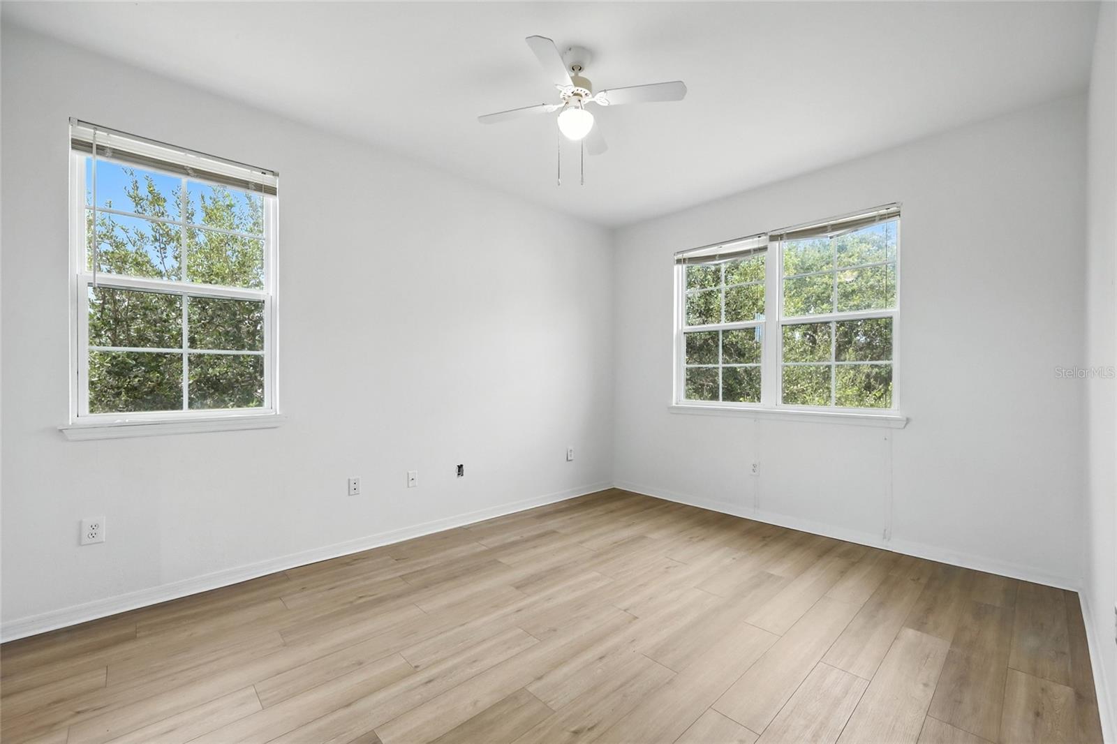 Image 24 of 39 For 3209 Parkchester Square Boulevard 302