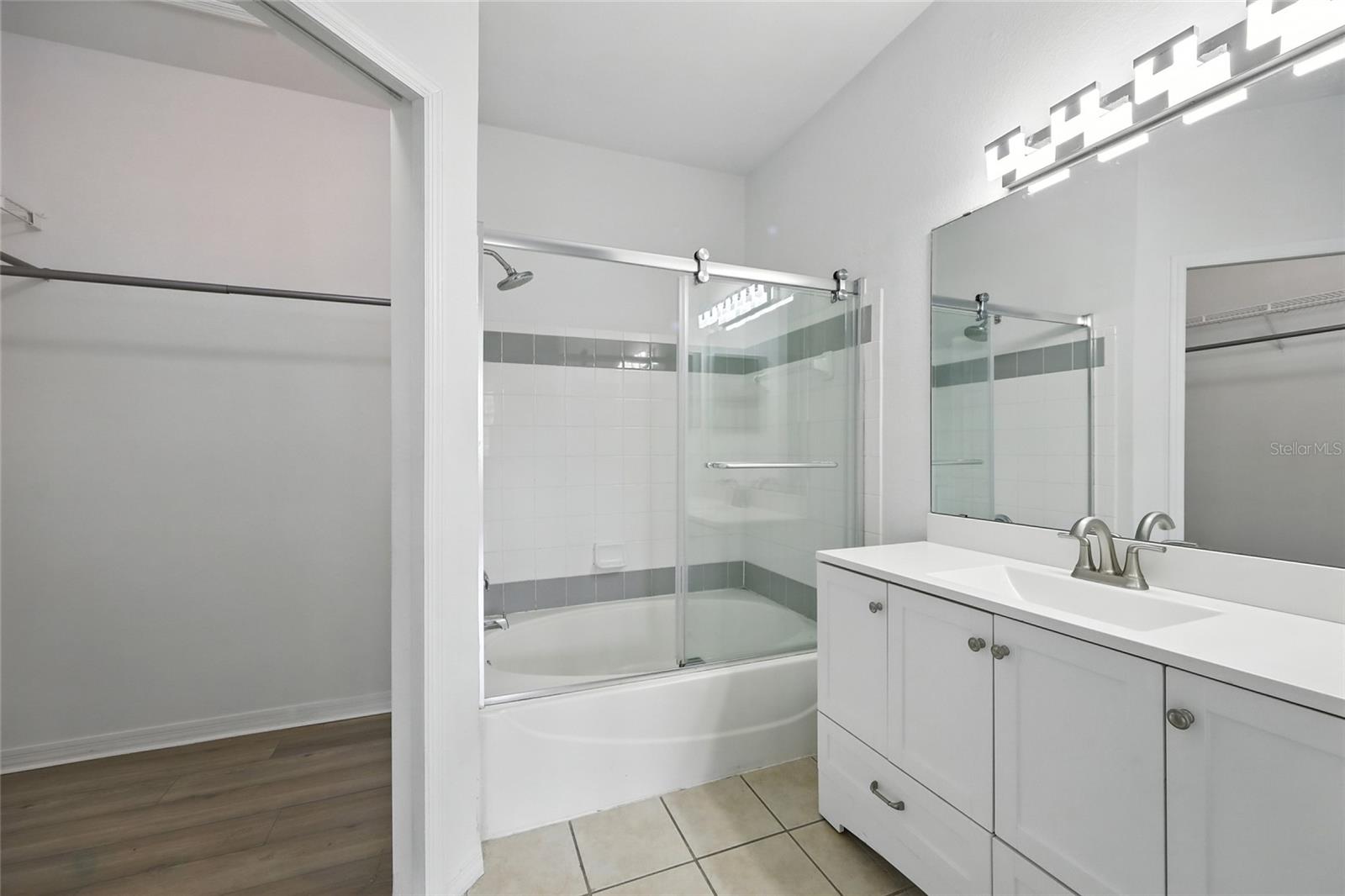 Image 27 of 39 For 3209 Parkchester Square Boulevard 302
