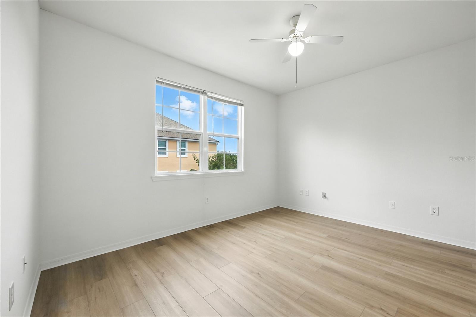 Image 33 of 39 For 3209 Parkchester Square Boulevard 302