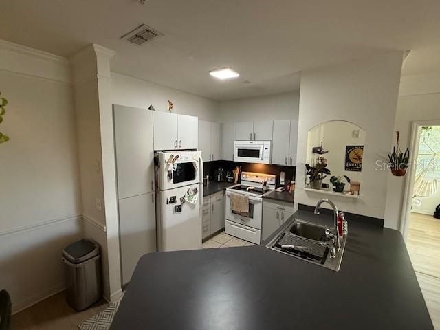 Image 9 of 39 For 3209 Parkchester Square Boulevard 302