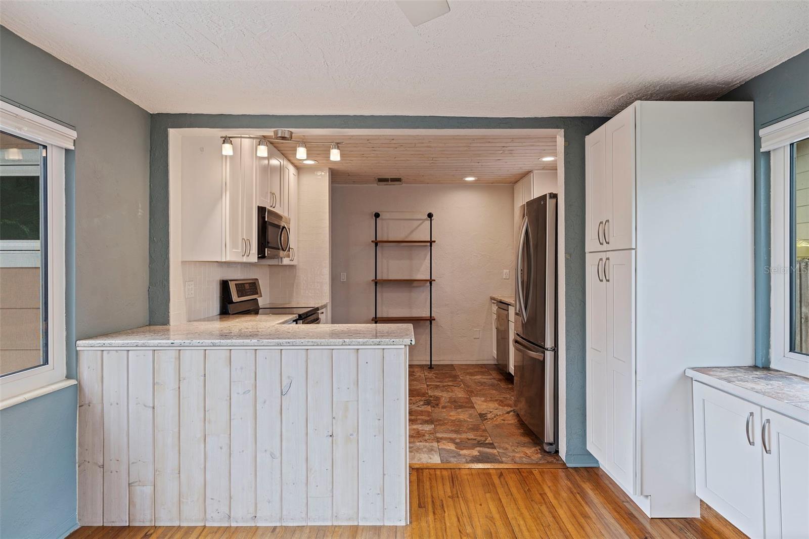 Image 12 of 34 For 131 44th Avenue N