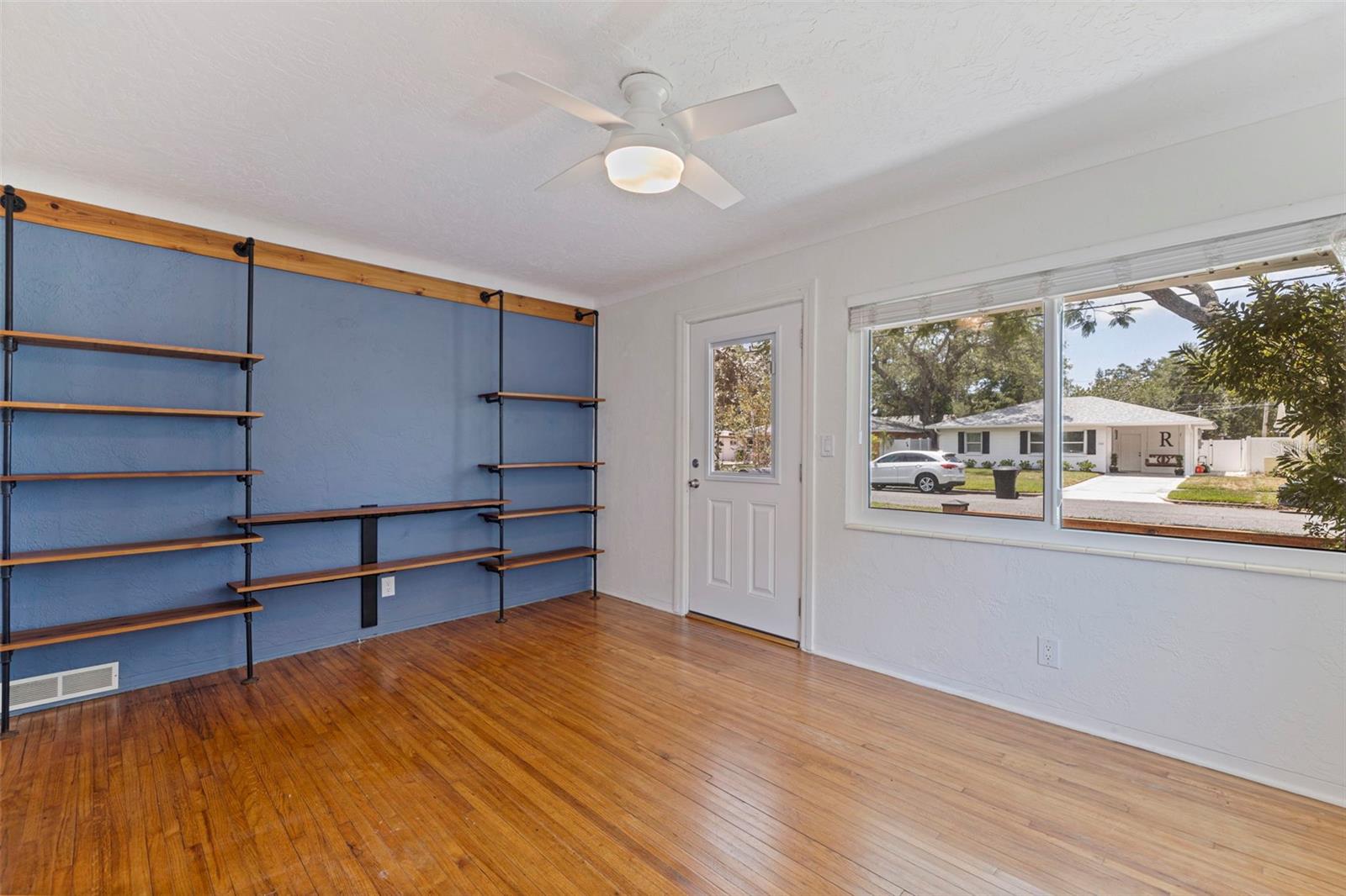 Image 5 of 34 For 131 44th Avenue N