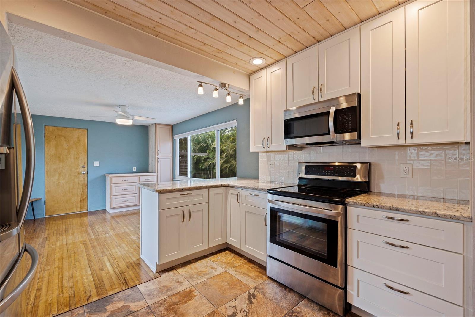 Image 9 of 34 For 131 44th Avenue N