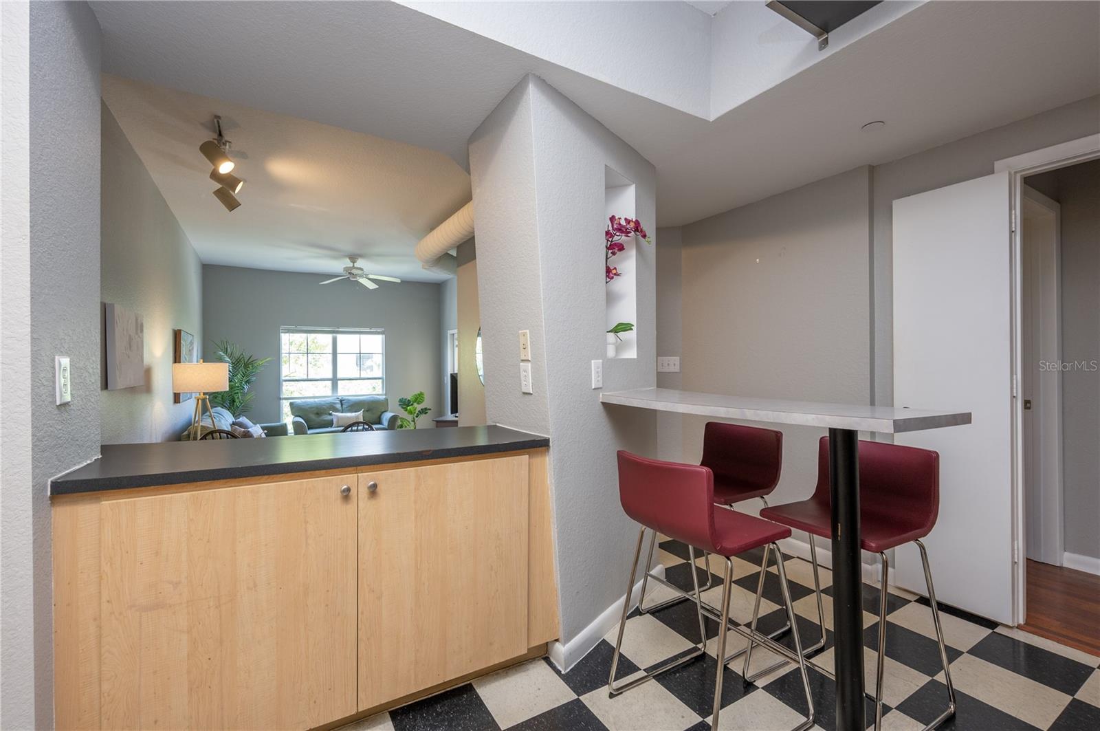 Image 13 of 22 For 2421 Horatio Street 838