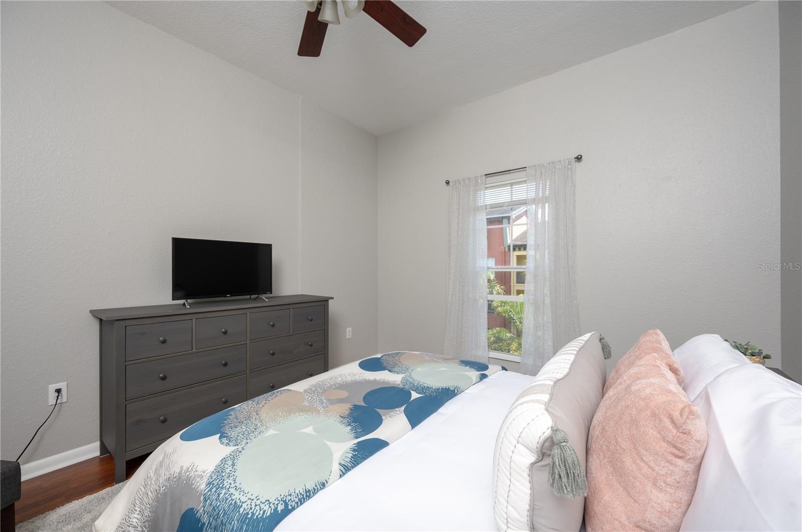 Image 15 of 22 For 2421 Horatio Street 838
