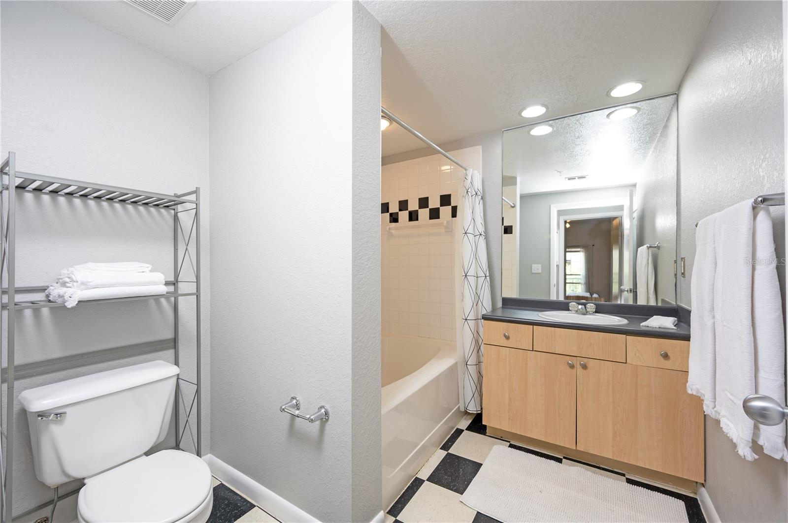 Image 17 of 22 For 2421 Horatio Street 838