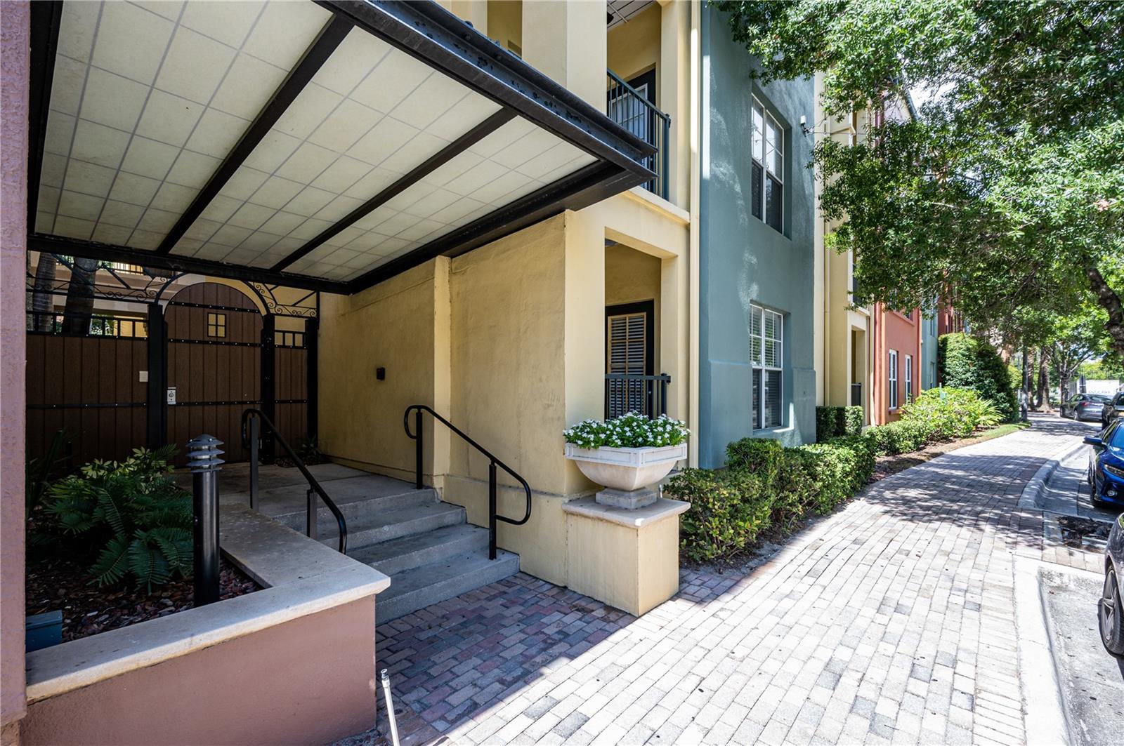 Image 2 of 22 For 2421 Horatio Street 838