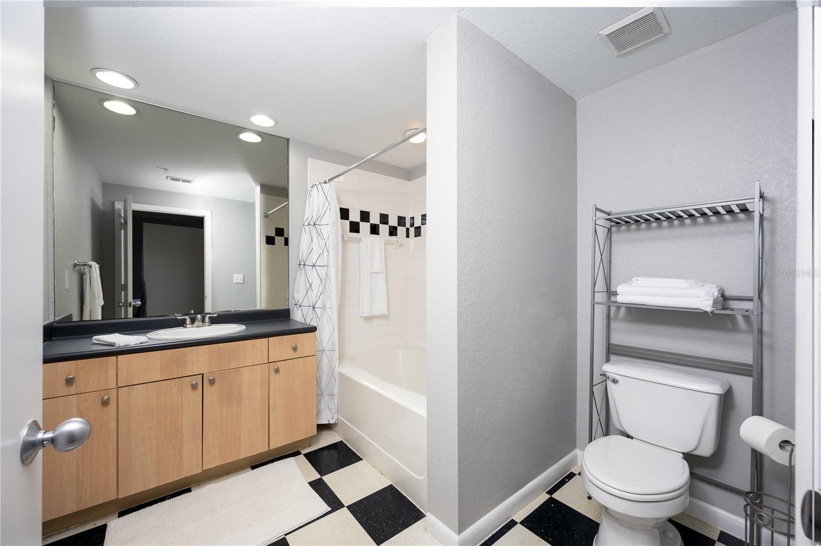 Image 20 of 22 For 2421 Horatio Street 838