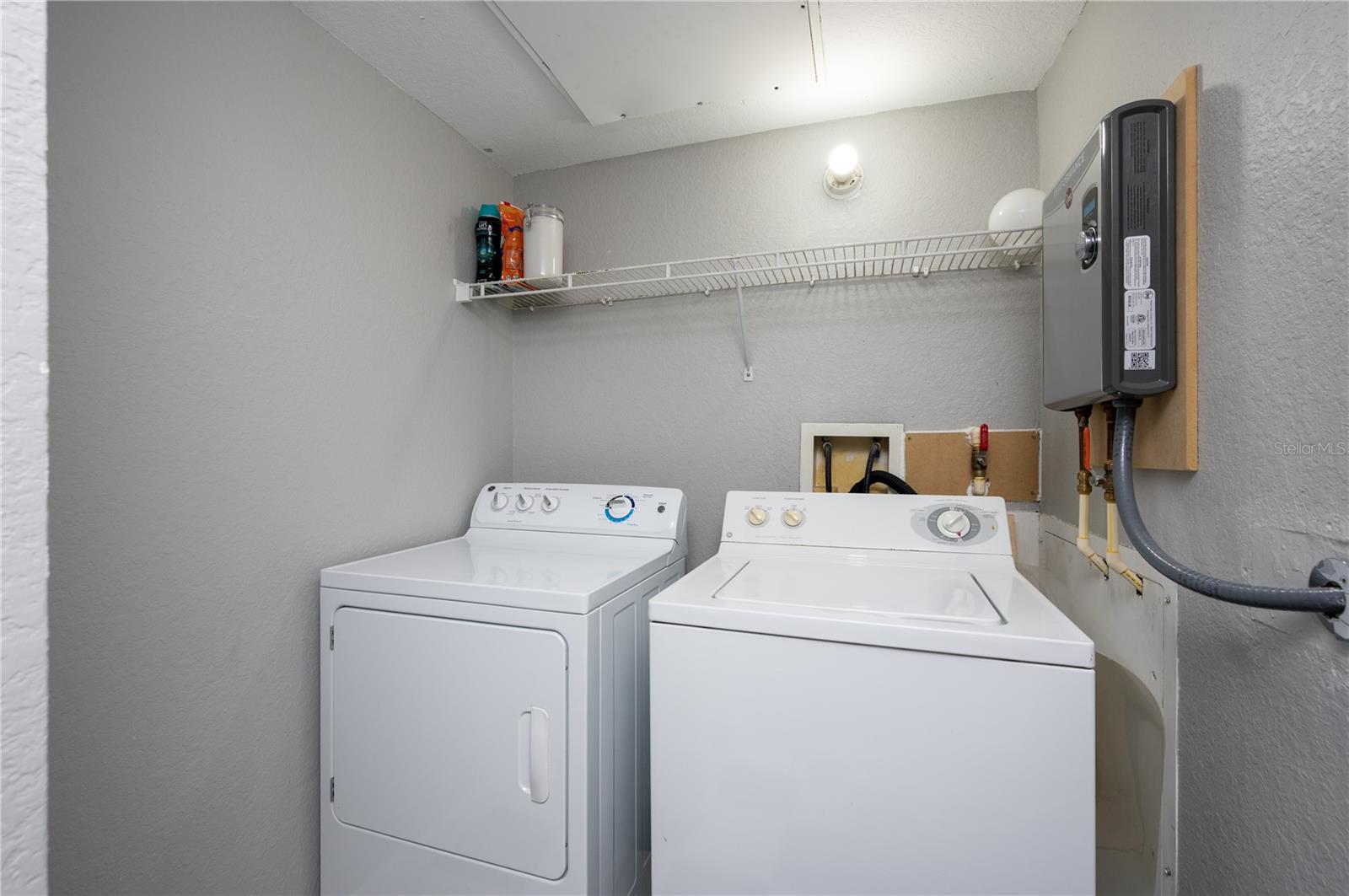 Image 21 of 22 For 2421 Horatio Street 838