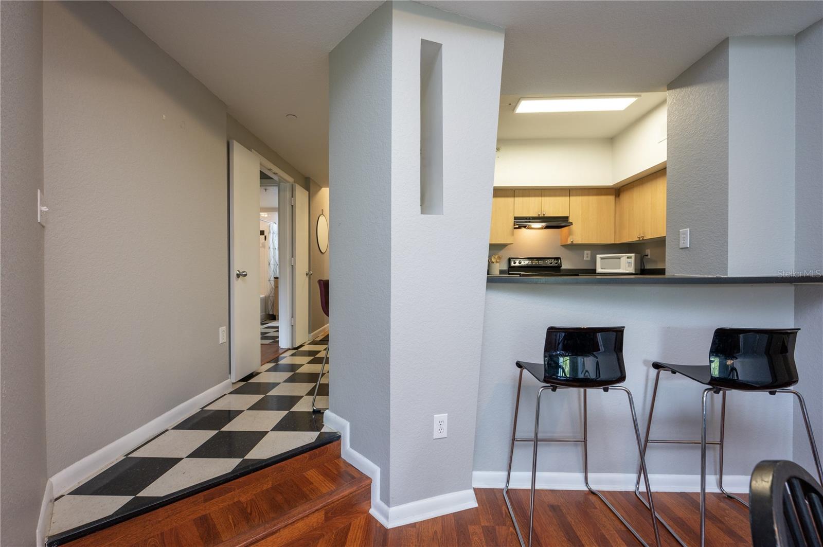 Image 7 of 22 For 2421 Horatio Street 838