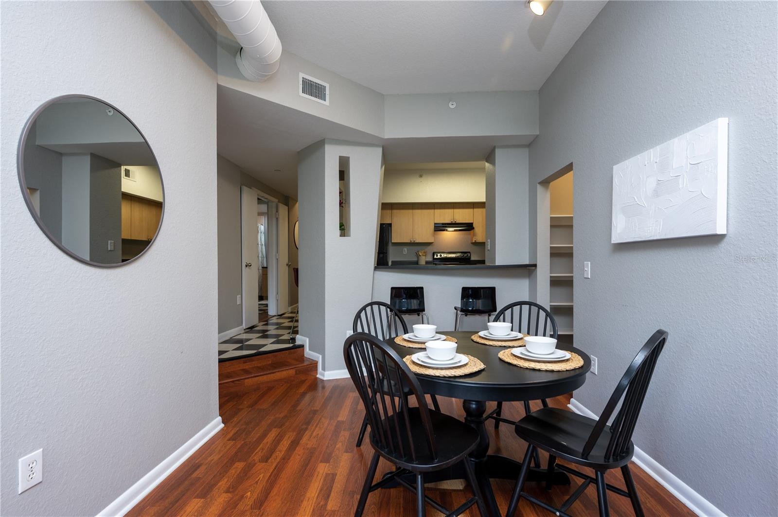 Image 8 of 22 For 2421 Horatio Street 838