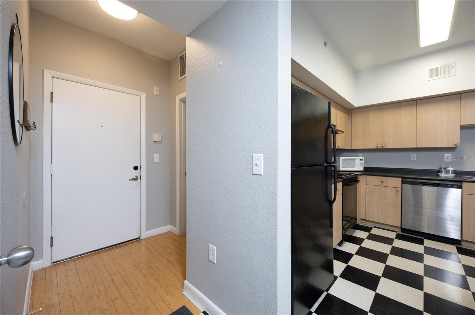 Image 9 of 22 For 2421 Horatio Street 838