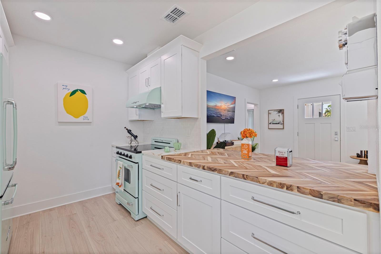Listing photo id 12 for 1579 Bayshore Boulevard