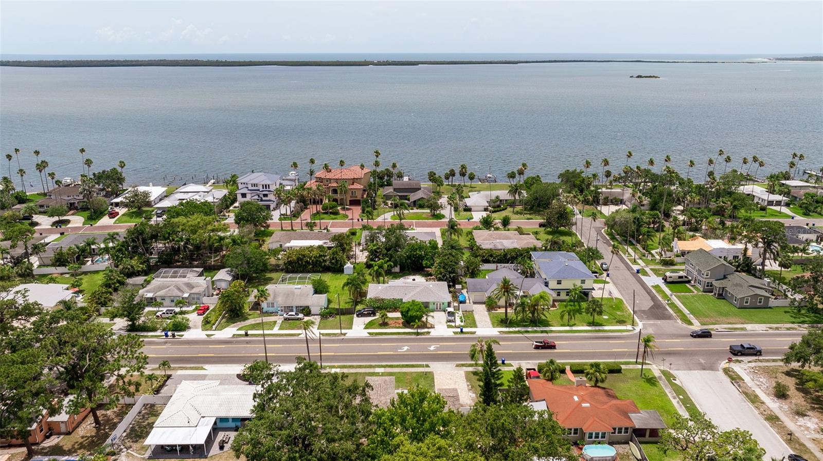 Listing photo id 37 for 1579 Bayshore Boulevard