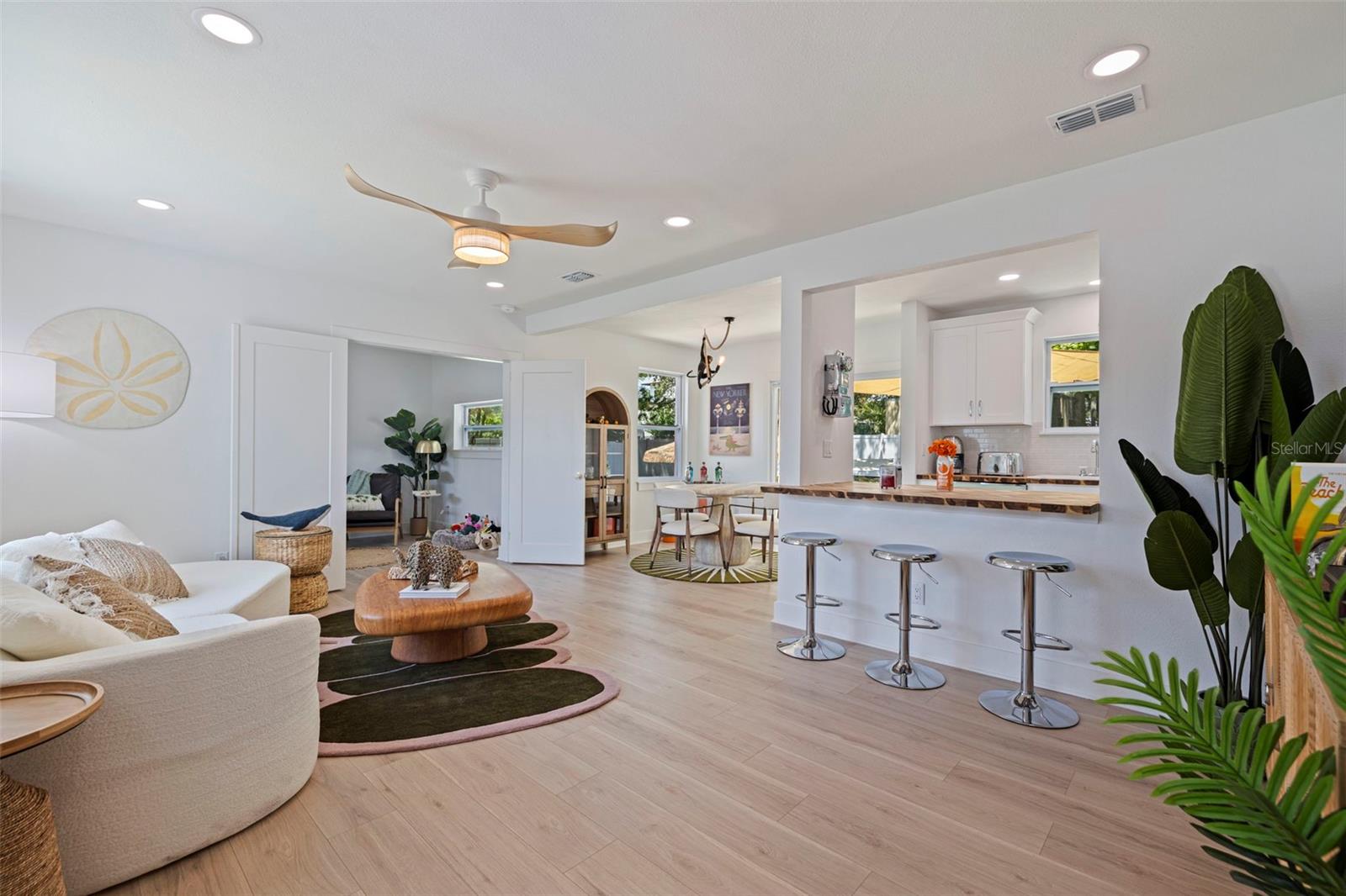 Listing photo id 3 for 1579 Bayshore Boulevard