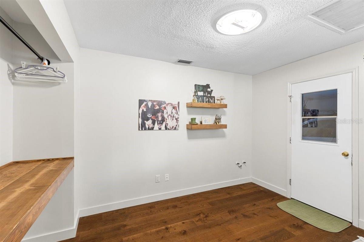 Image 21 of 75 For 9542 Wallien Drive