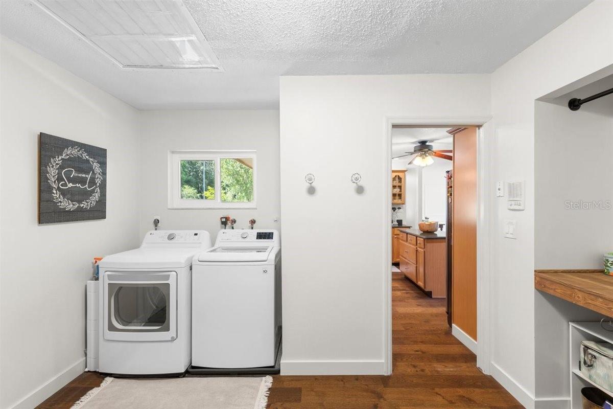 Image 22 of 75 For 9542 Wallien Drive