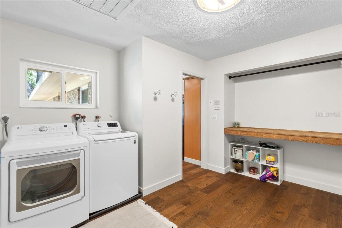 Image 23 of 75 For 9542 Wallien Drive