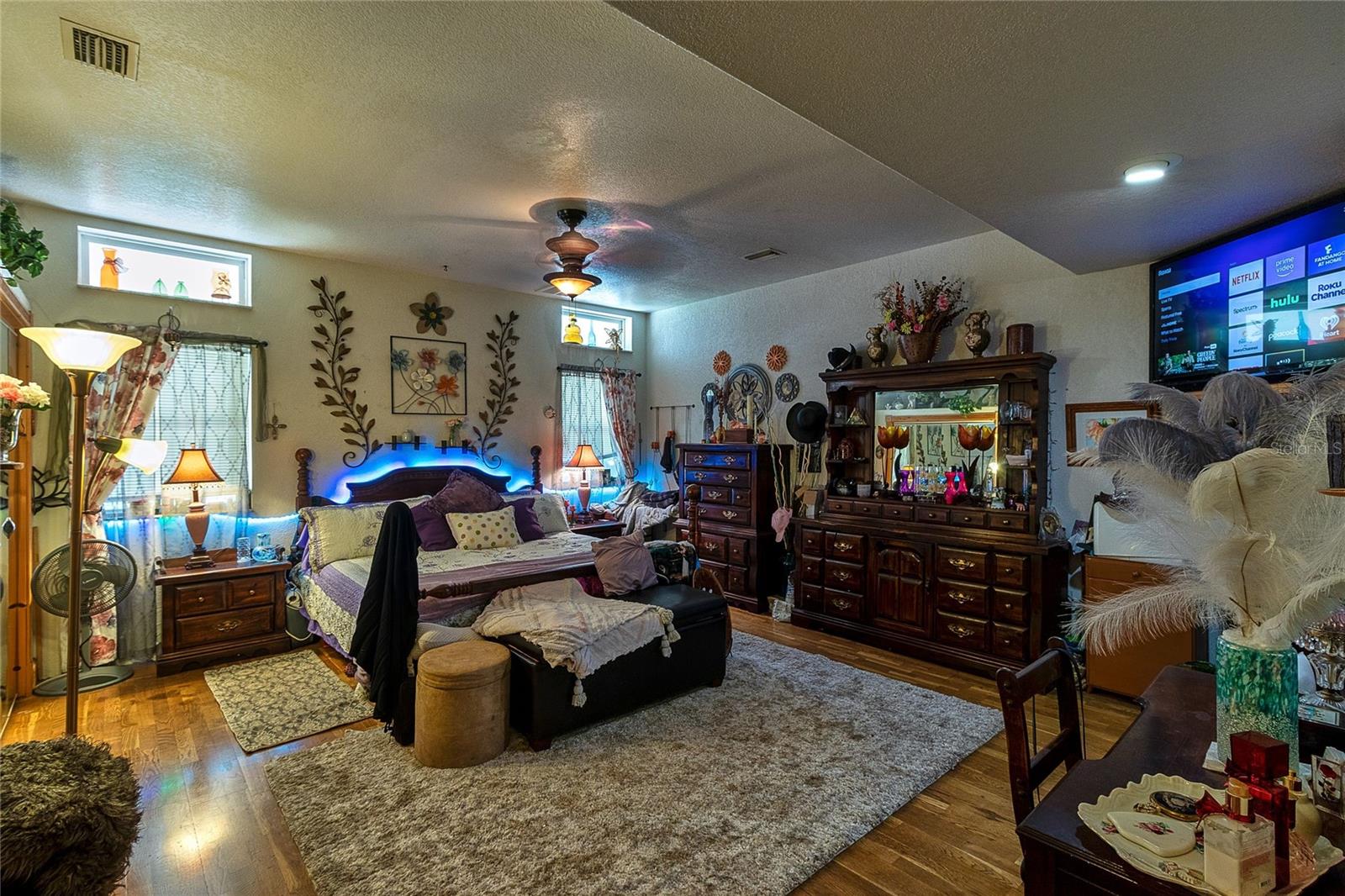 Image 23 of 71 For 15625 Olney Lane